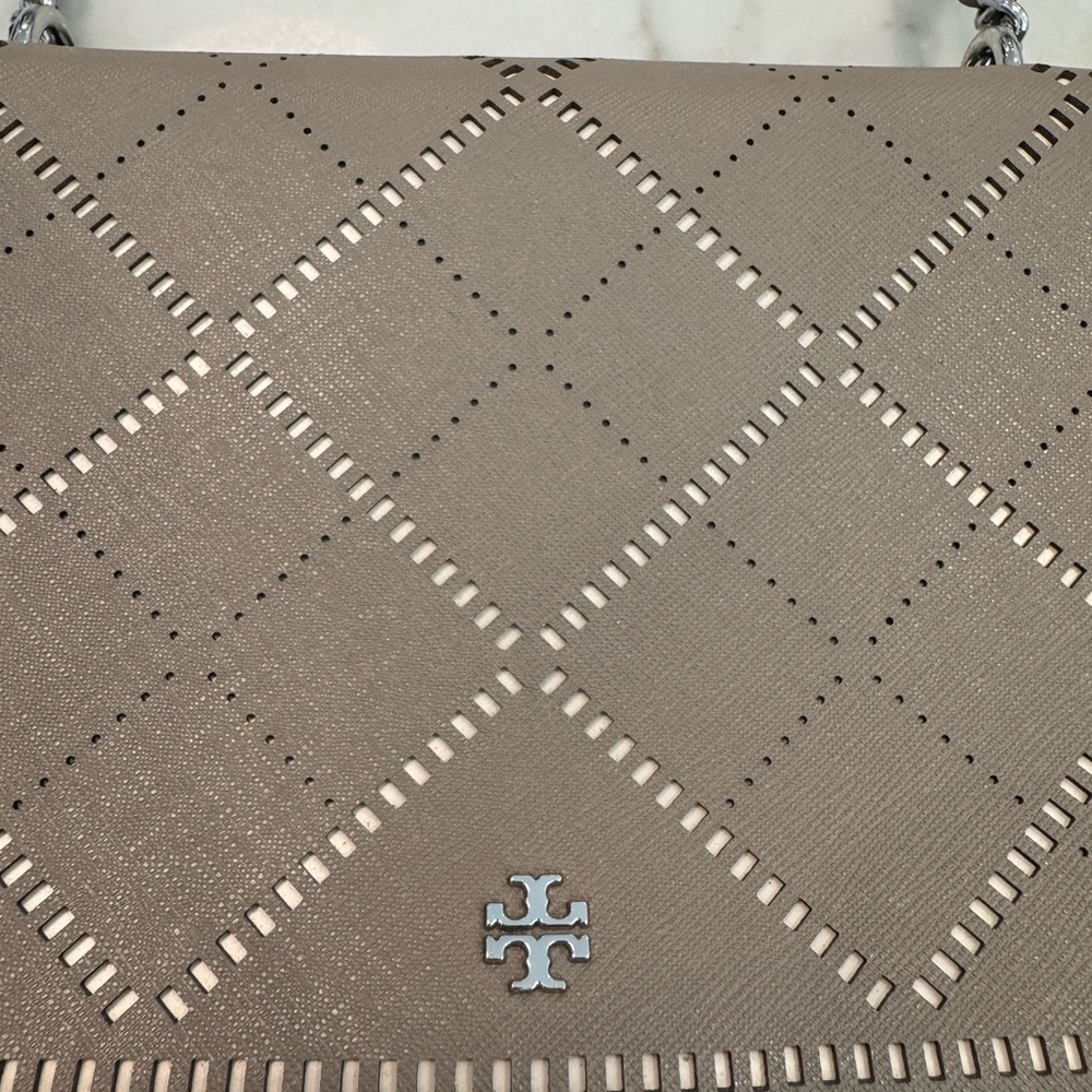 TORY BURCH Robinson Crosshatch Leather French Gray Adjustable Chain Strap - Picture 4 of 5